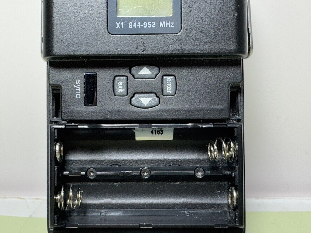 Shure UR1 X1 944-952 MHz Micro Bodypack Transmitter w/ Case *Tested* #3