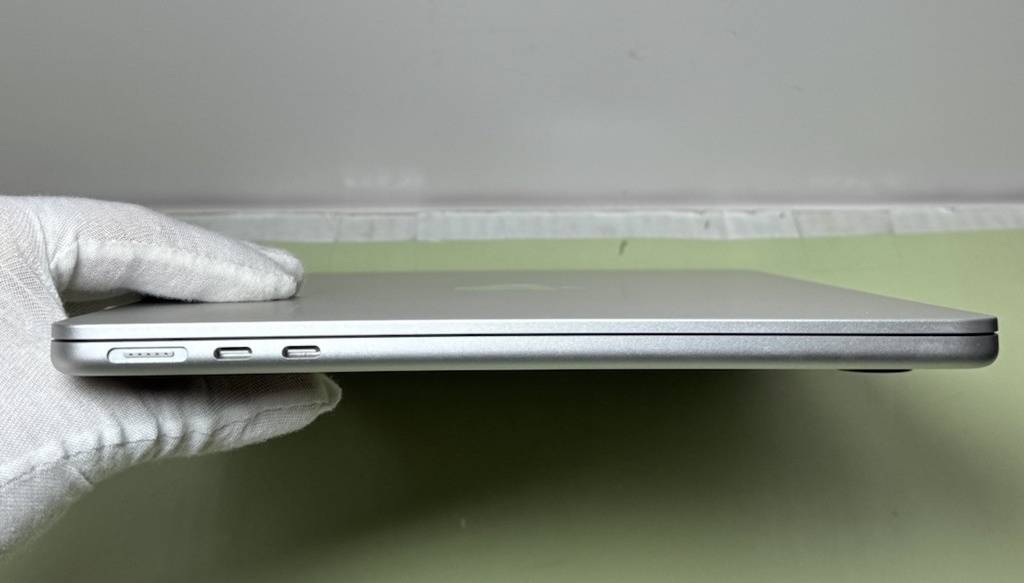 Apple MacBook Air 2024 13.6" M3, 256GB, 16GB, A3113, Silver Cycle Count: 10 #6