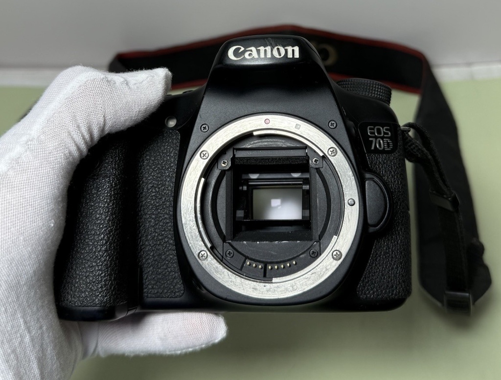 Canon EOS 70D DSLR Camera and EF-S 18-135mm IS STM Lens #5
