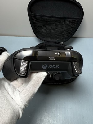 Microsoft Xbox One Elite Series 2 Controller  1797 W/ Case #4