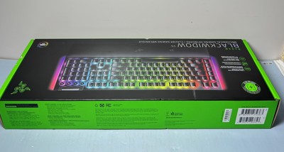 Razer - BlackWidow V4 Full Size Wired Mechanical Green Switch Gaming Keyboard #3