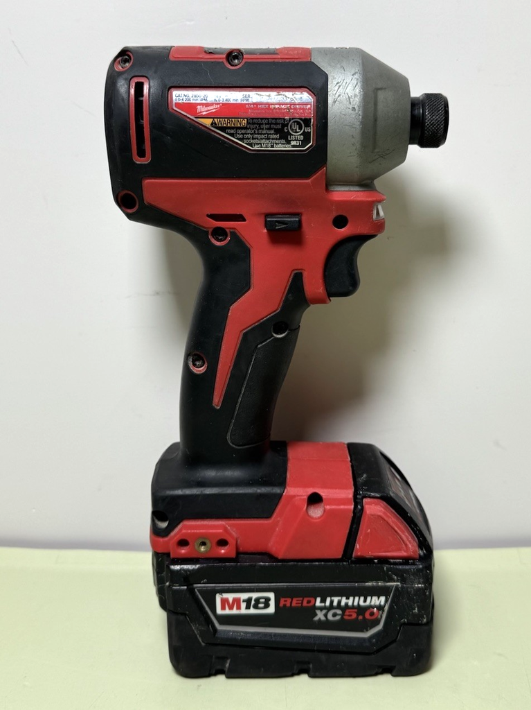 MILWAUKEE M18 1/4" HEX IMPACT DRIVER 2850-20 W/  M18 XC5.0 Battery #1
