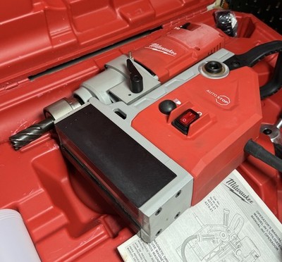 Milwaukee 4272-21  1-5/8" Auto-Stop Electromagnetic Drill Kit with Carrying Case #2