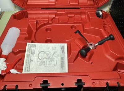 Milwaukee 4272-21  1-5/8" Auto-Stop Electromagnetic Drill Kit with Carrying Case #5