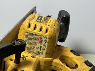 Dewalt 20 Volt 20V Max XR 7 1/4" DCS570 Cordless Brushless Circular Saw #4