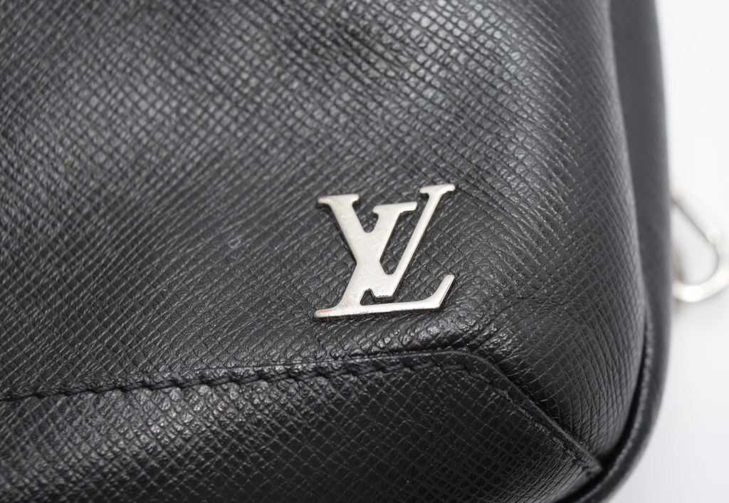 Louis Vuitton Avenue Sling Bag Taiga Black Leather Crossbody Auth LV #9