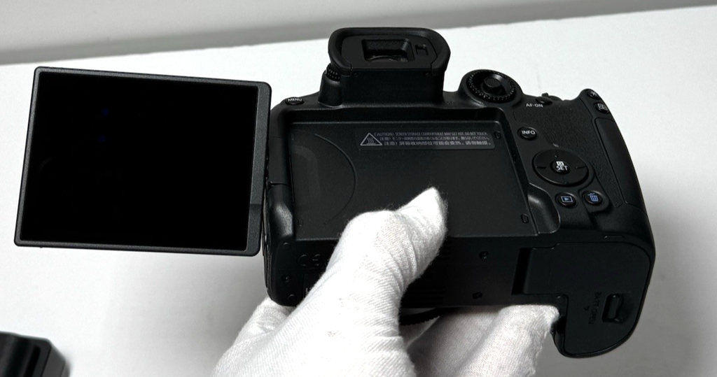 Canon EOS R7 Mirrorless Camera + RF 18-150mm & 50mm Lenses + Bag & Extras #8