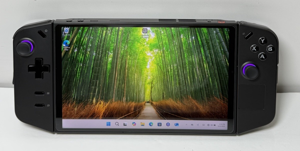 Lenovo Legion Go 8.8" 16GB, 1TB  AMD Ryzen Z1 Extreme, RDNA Graphics 2980 MB #1