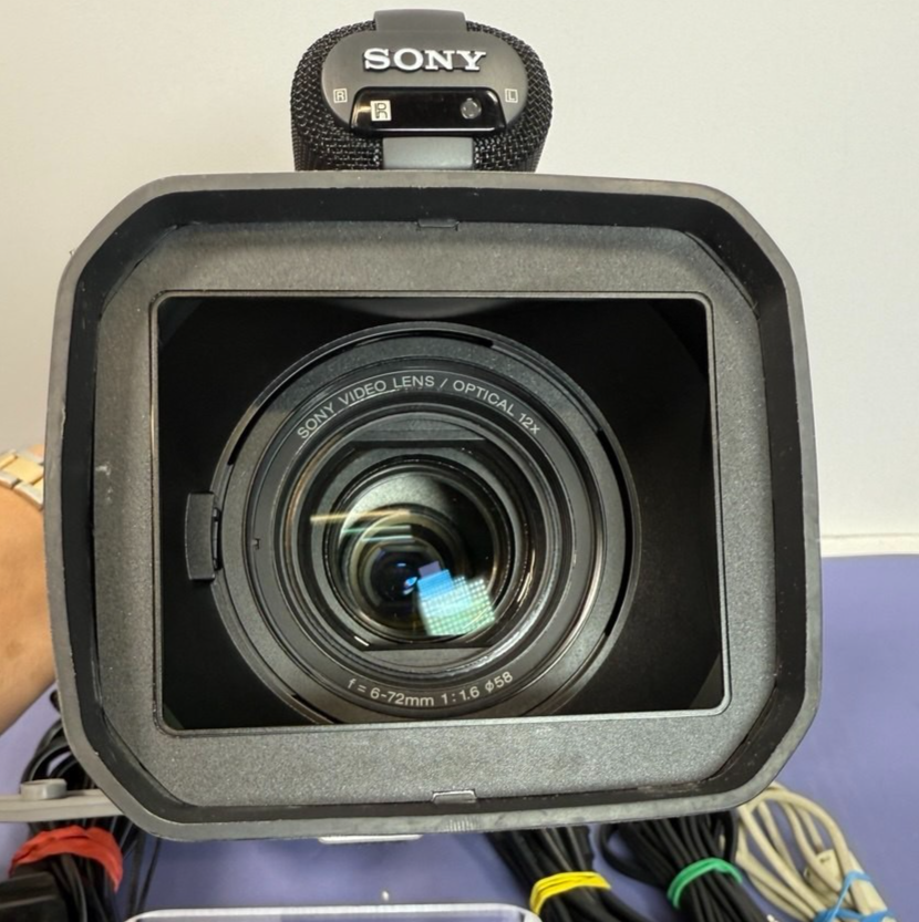 Sony DCR-VX2000 3CCD MiniDV Camcorder w/ Charger, Battery, Tape, Cables & Bag #4