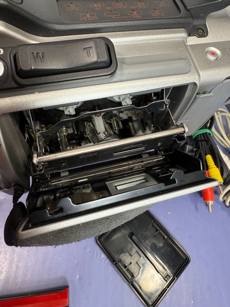 Sony DCR-VX2000 3CCD MiniDV Camcorder w/ Charger, Battery, Tape, Cables & Bag #15