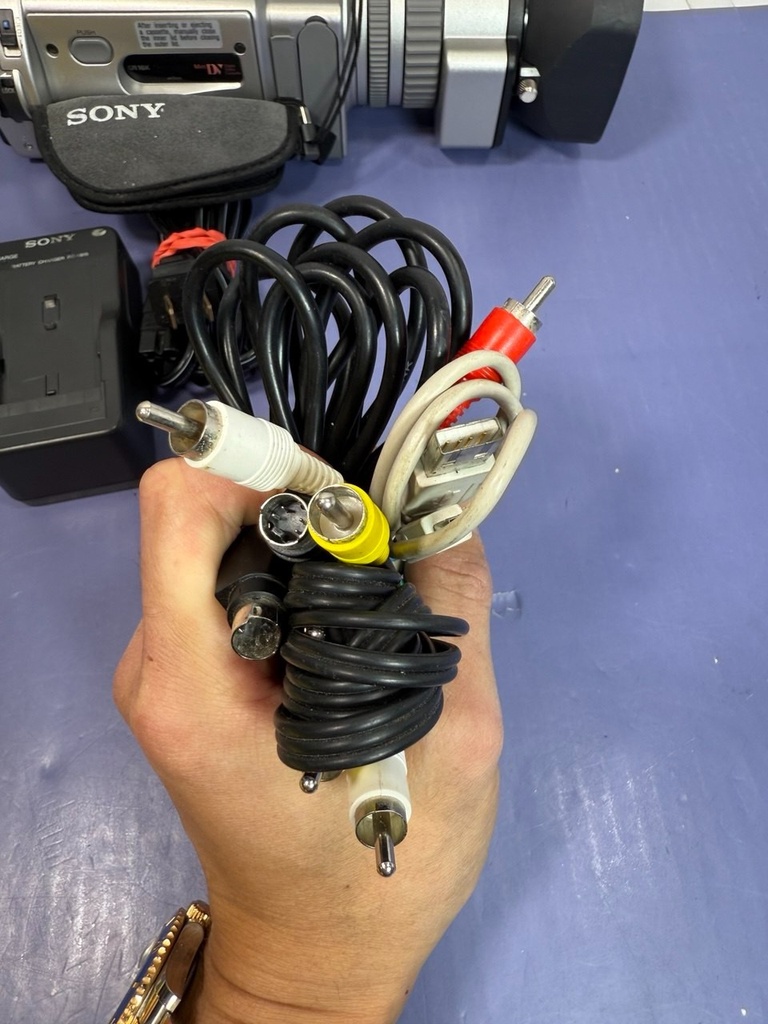 Sony DCR-VX2000 3CCD MiniDV Camcorder w/ Charger, Battery, Tape, Cables & Bag #18