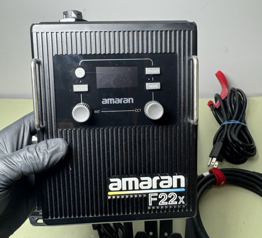 Aputure Amaran F22x 2x2 Bi-Color LED Mat Kit + Aputure Light Dome II #9