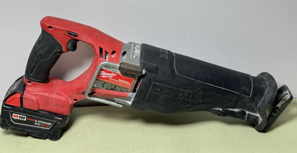 Milwaukee 2720-20 Sawzall with 5.0 Ah Battery and charger #2