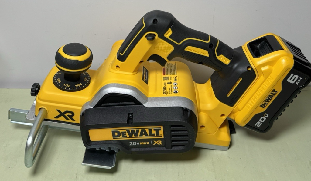 DEWALT DCP580 20V MAX XR Cordless Brushless 3-1/4 in. Planer w /6.0 Ah battery #1