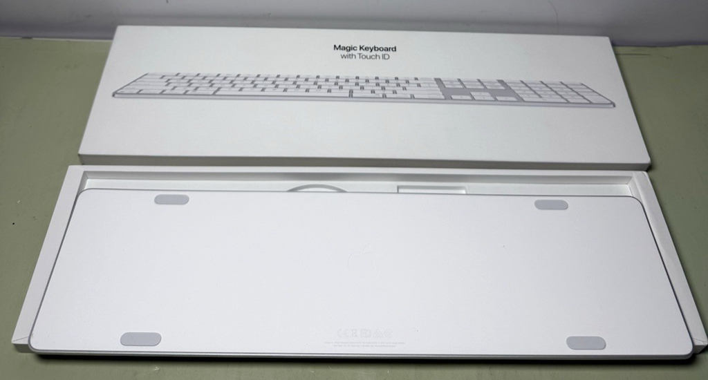 Apple Magic Keyboard with Touch ID and Numeric Keypad - White MXK73LL/A #4
