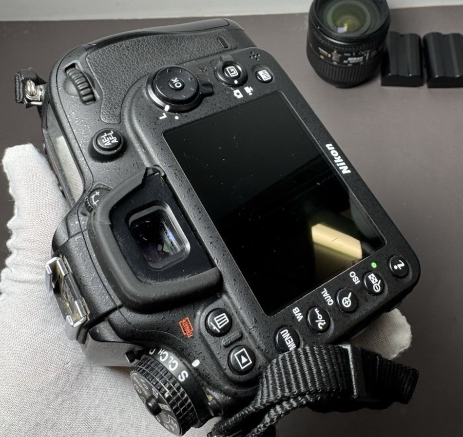 Nikon D7100 Digital Camera 24MP +AF Nikkor 28-105mm w/access *9106*shutter #7