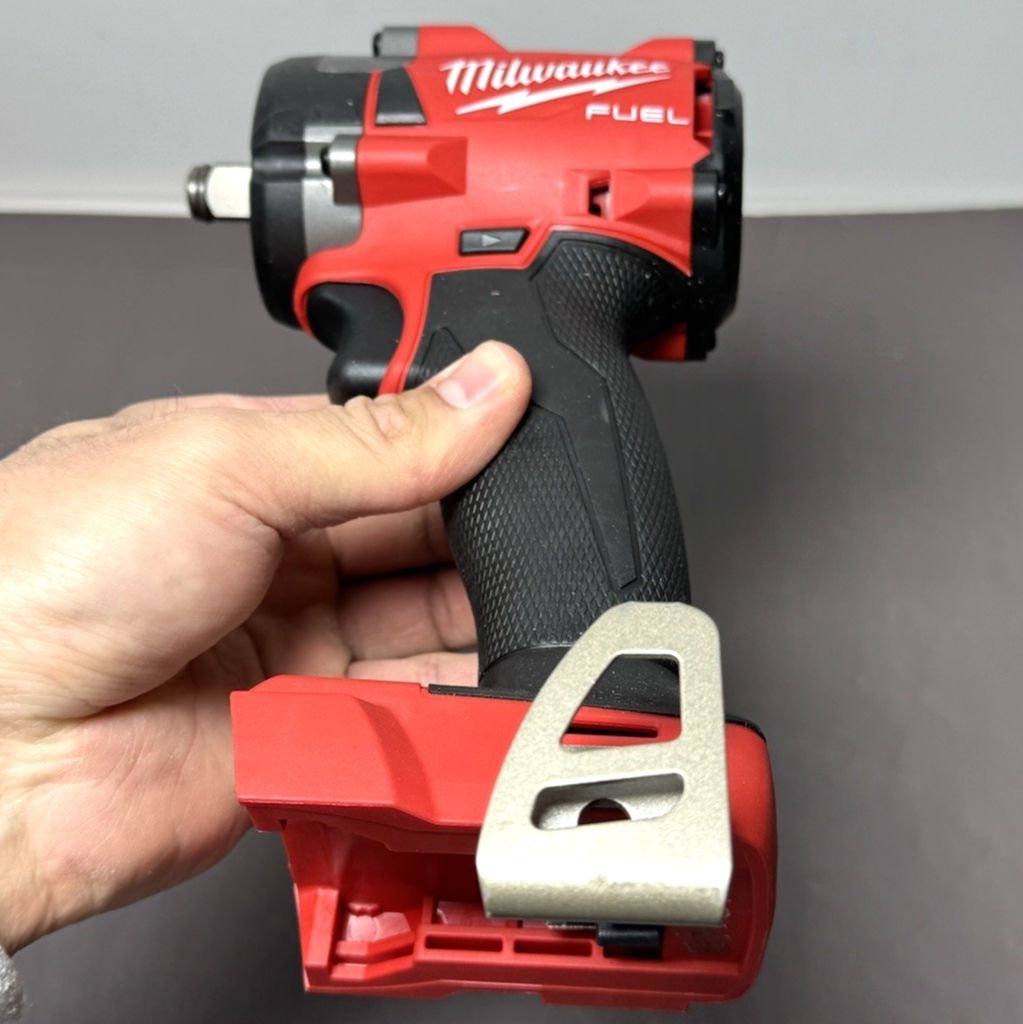 Milwaukee 2855-20 1/2" Compact Impact Wrench with 5.0 Ah battery #6