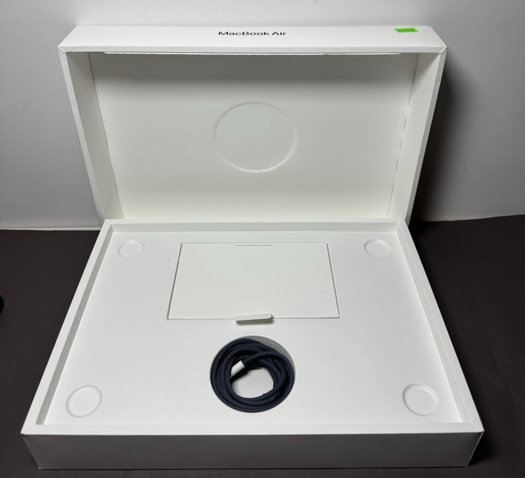 Apple MacBook Air 13" M4 16GB RAM 256GB SSD Midnight  2025, Battery : 4 Cycles #7