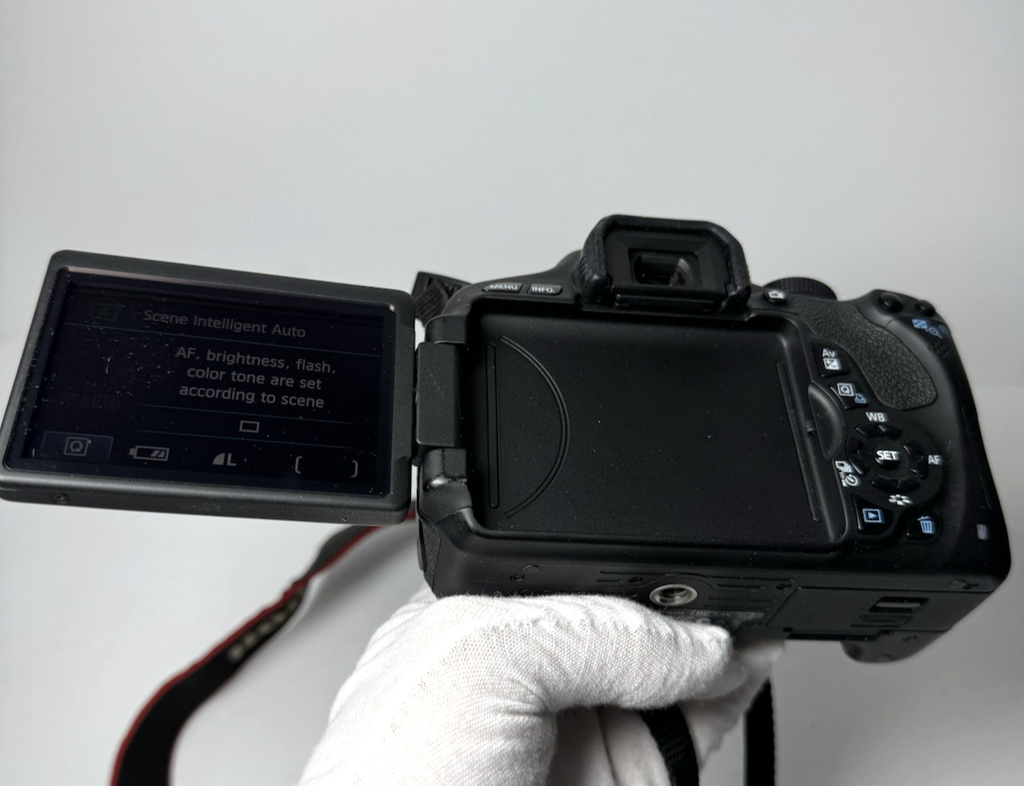 Canon EOS Rebel T3i Digital SLR 18 MP Camera - Body Only w/charger& battery #1