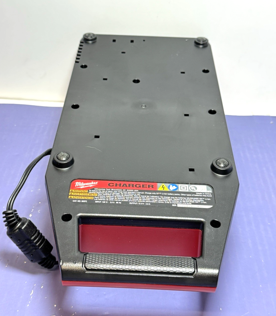 Milwaukee MXFXC406 + MXFC Fuel Lithium-Ion Battery and Charger - Open Box #4