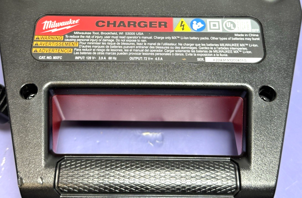Milwaukee MXFXC406 + MXFC Fuel Lithium-Ion Battery and Charger - Open Box #5