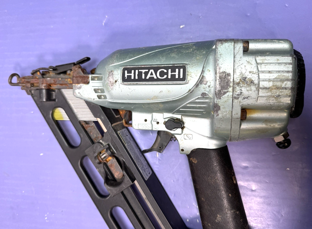 Hitachi NT65MA4(S) 2-1/2'' Air Pneumatic Finish Nailer Tool Only - Preowned #3