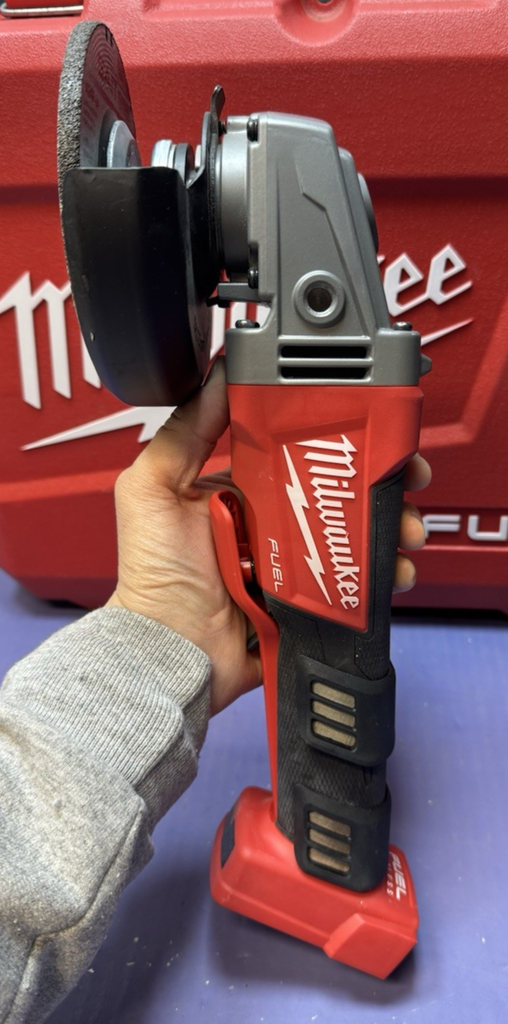 Milwaukee M18 FUEL - 4 1/2" - 18V Cordless Grinder 2783-20 w/bat 5 Ah 48-11-1850 #1