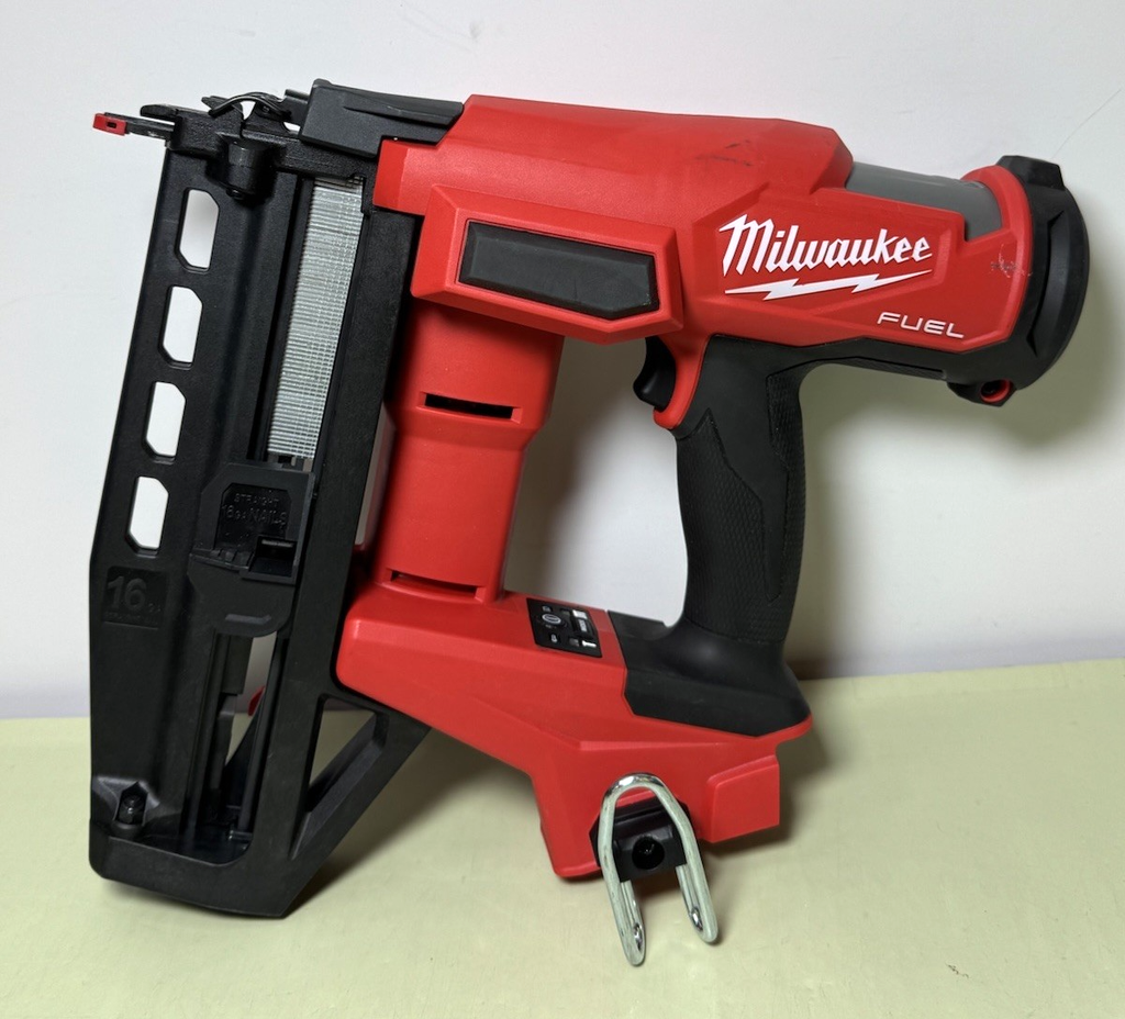 Milwaukee 3020-20 M18 Fuel Brushless 16 Gauge Straight Finish Nailer-Tool only