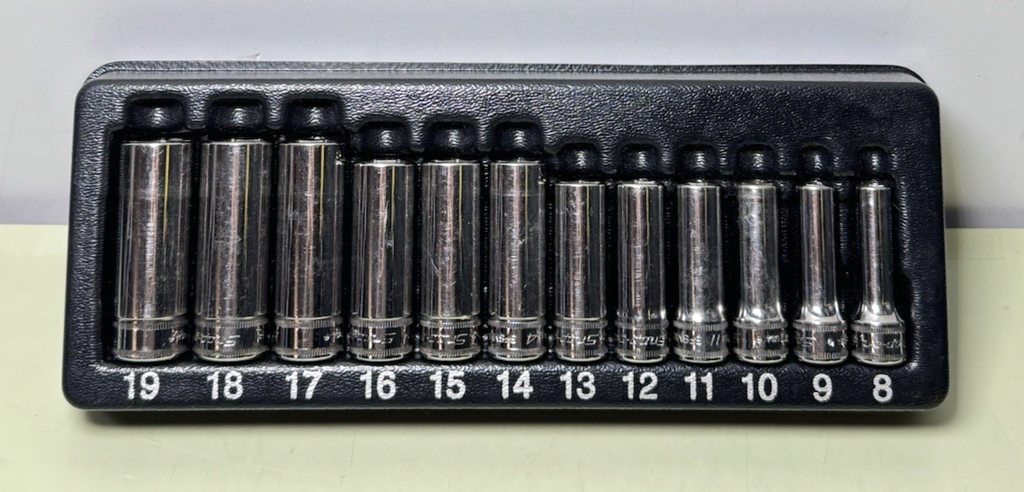 Snap On 212YSFSMY 8-19mm 12 Piece 6 Point Metric Chrome  Deep Set USA