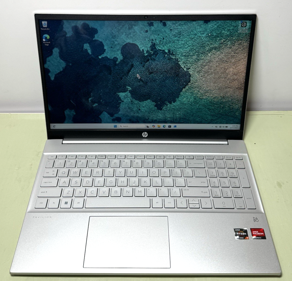HP Pavilion Laptop 15-eh2085cl 15" FHD Touch RYZEN 7 5825U 32GB, 1TB