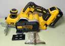 [12641-2] DEWALT DCP580 20V MAX XR Cordless Brushless 3-1/4 in. Planer w /6.0 Ah battery