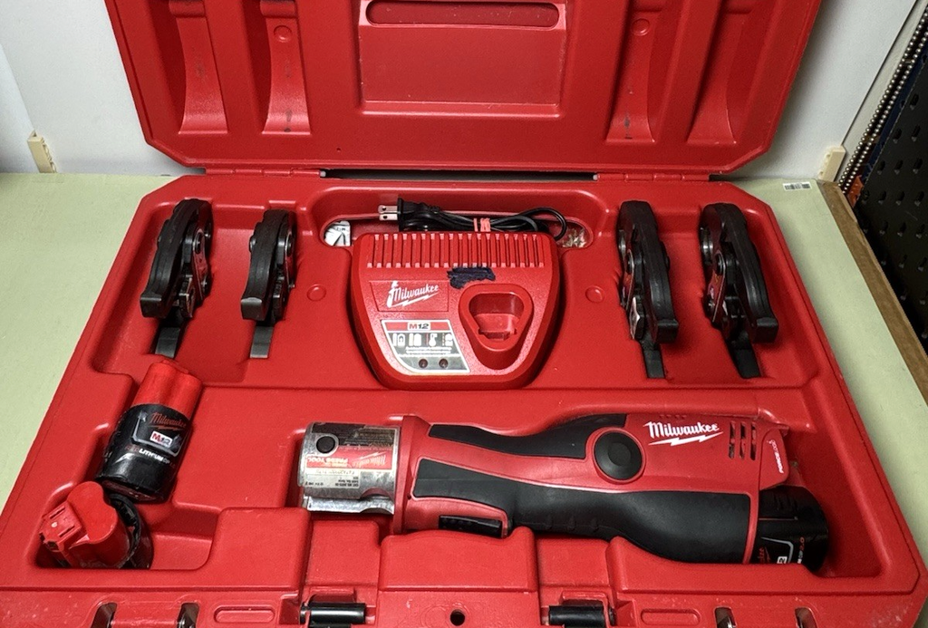 Milwaukee M12 Force Logic Press Tool 2473-20 w/ CTS-V Jaws, 3 Batts, Charger