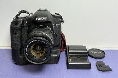 Canon EOS 7D 18MP DSLR Kit 18-55mm IS II Lens BG-E7 Grip Charger