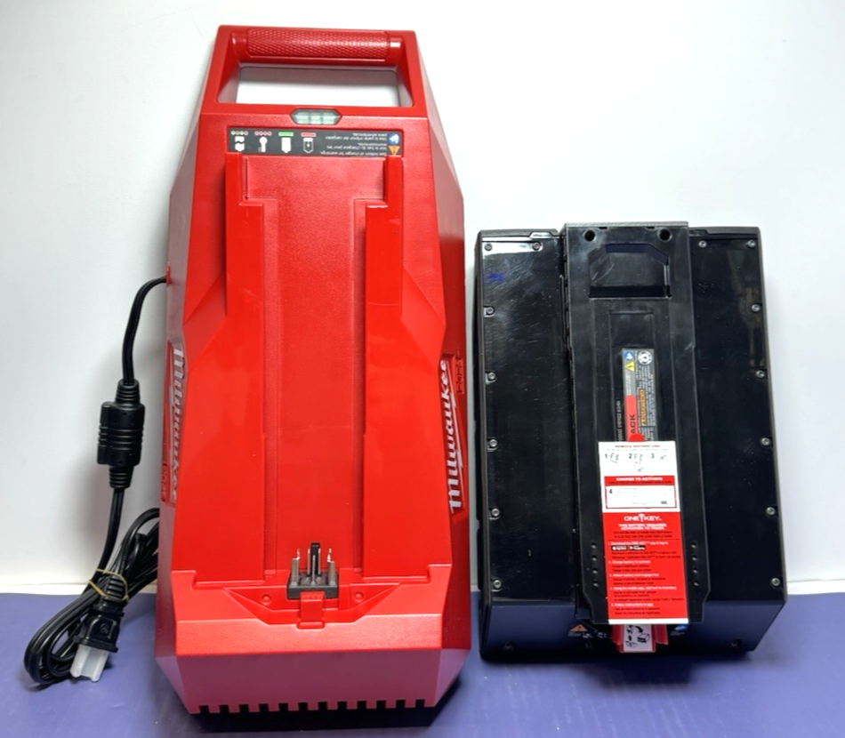 Milwaukee MXFXC406 + MXFC Fuel Lithium-Ion Battery and Charger - Open Box