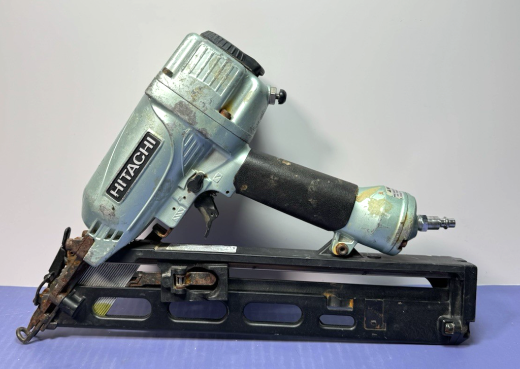 Hitachi NT65MA4(S) 2-1/2'' Air Pneumatic Finish Nailer Tool Only - Preowned