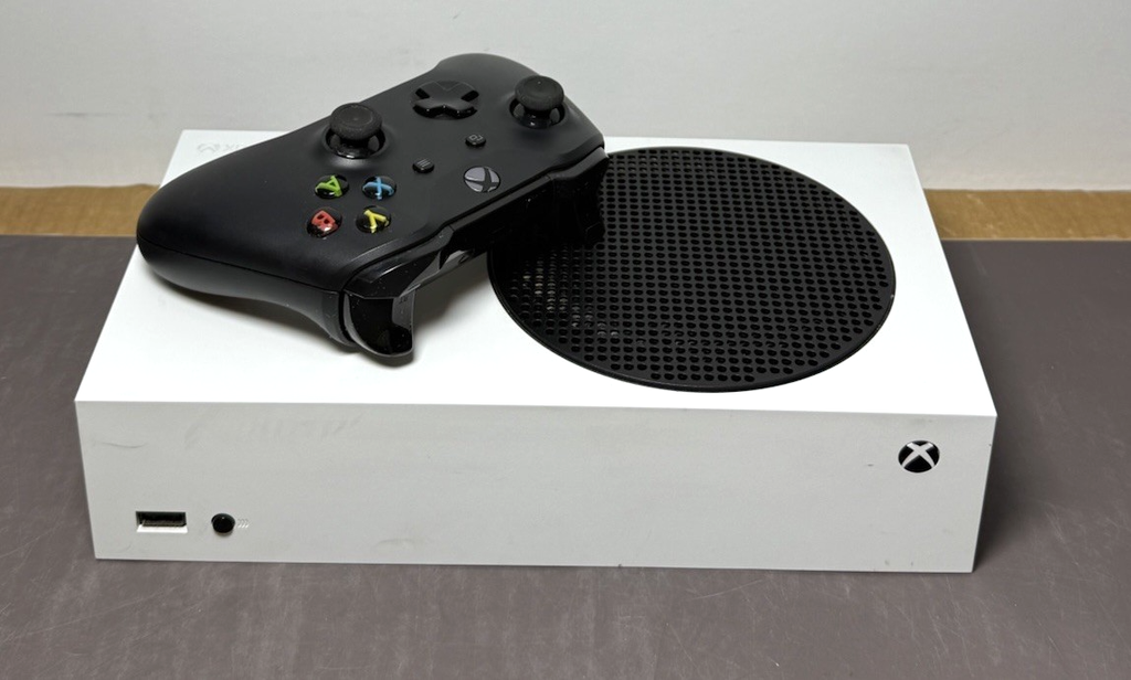 Microsoft Xbox Series S 512GB Console Gaming System White with controller/cables