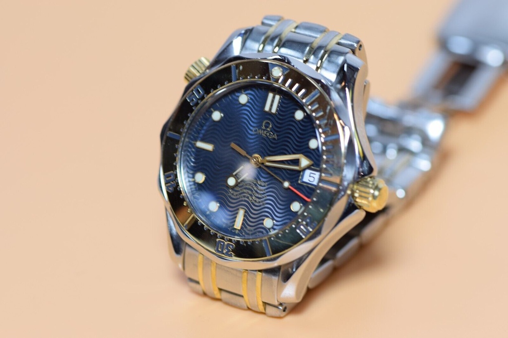 Mens Omega Seamaster 18K Gold Automatic Chronometer Watch - 2352.80.00