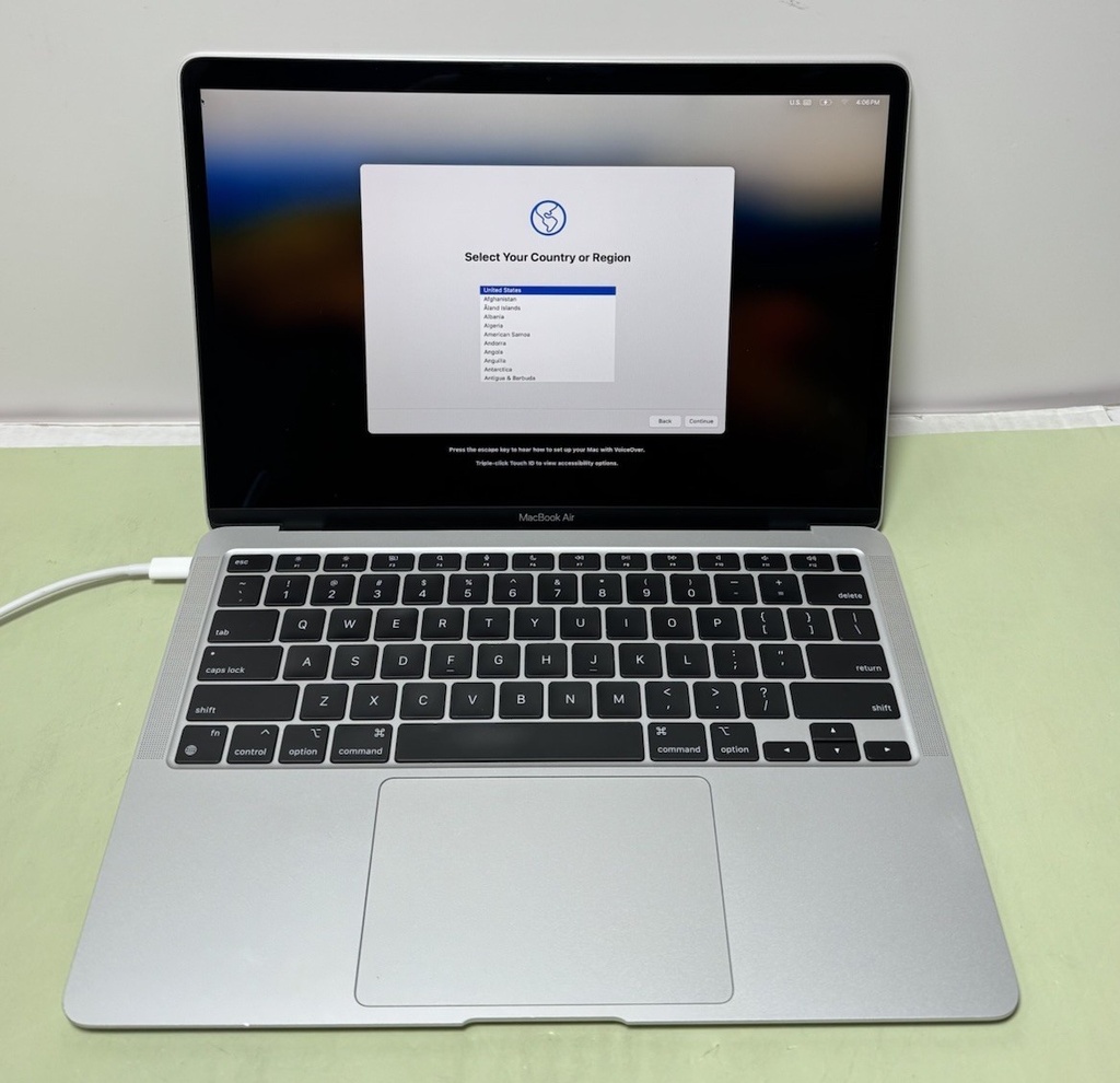 2020 Apple MacBook Air 13.3" M1 8C CPU 8GB RAM 512GB SSD A2337 -Silver