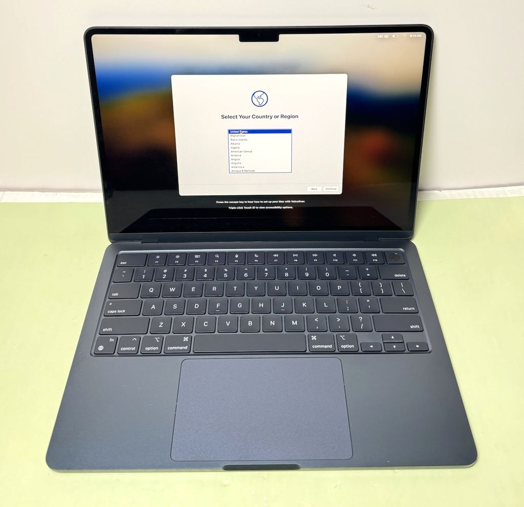 Apple MacBook Air 2022 13" 256GB SSD 8C GPU M2 8GB RAM A2681 Midnight- 100% Batt