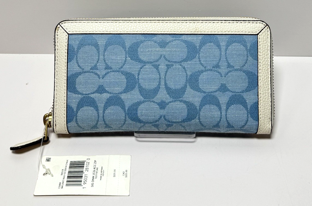 NWT COACH Accordion Zip Wallet Signature Chambray C5684 Light Washed Denim Chalk