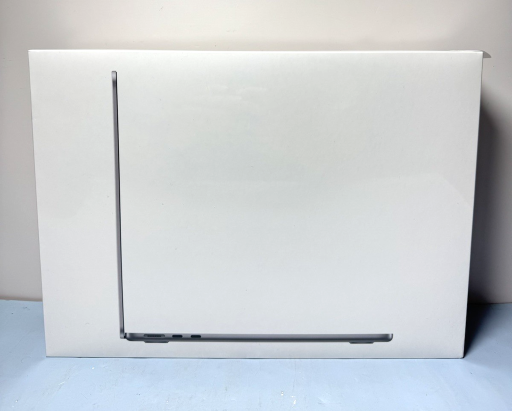 Apple MacBook Air 13" 2022 M2 8 GB RAM 256GB SSD A2681 Space Gray -New Sealed