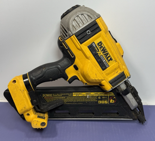 [11990-1] DEWALT DCN692B 20V 2-3.5" Cordless 30° Framing Nailer (Tool Only)