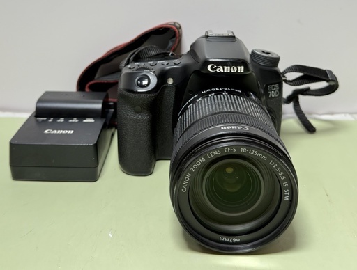 [9549-1] Canon EOS 70D DSLR Camera and EF-S 18-135mm IS STM Lens