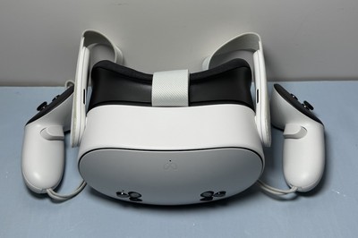 [10510-1] Meta Quest 3S 128GB Standalone All-in-One VR Headset w controller's